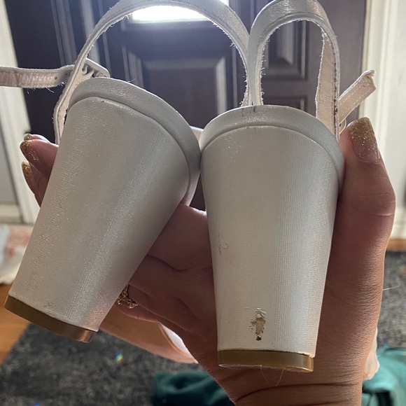 David's Bridal White Bow Heels - Picture 2 of 6